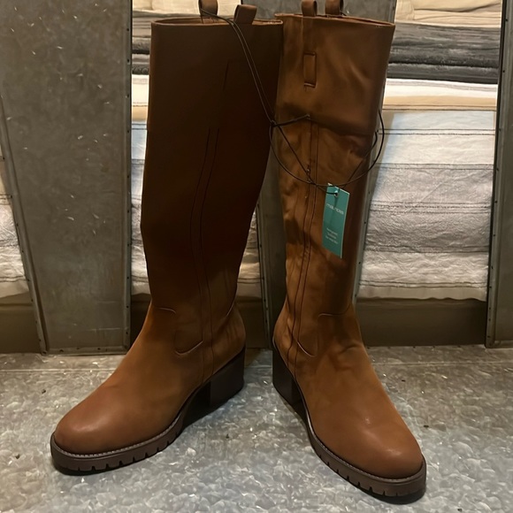 Maurices Shoes - Never worn brown suede round toe tall boot with heel